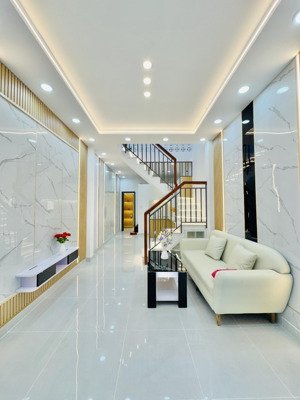 anh chị cần tìm nhà tài chính hơn 4 tỷ xíu đừng bỏ qua căn này ạ.