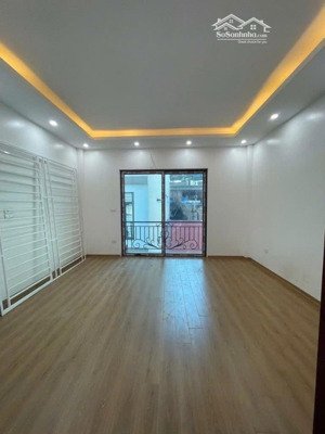bán nhà trung tâm thanh xuân - 40m2 - 6 tầng - 4 ngủ - ngõ 3 gác chỉ 7.89 tỷ có tl