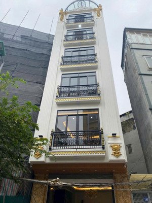 cho thuê nhà phân lô nguyên hồng, dt 55m2 x 5 tầng, mặt tiền 4m, 2 ô tô tránh. giá 19tr/th