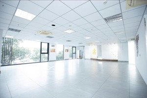 cho thuê văn phòng đường trần quang khải, dt 204m²