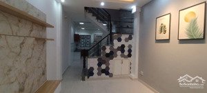 cần cho thuê căn nhà 1 trệt 2 lầu hẻm xe hơi đường nguyễn văn thương (d1) (gần chợ văn thánh)