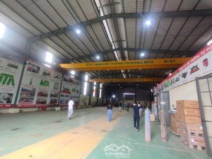 cho thuê kho xưởng phú mãn, quốc oai dt 2000m điện 3fa.sản xuất,2 cẩu trục 5 tấn pccc.xe kong vào