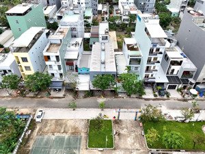 toà trọ cao cấp: 250m. 23 phòng. ngay khu fpt. ngay làng đại học. giá rất rẻ.