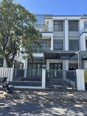 nhà biệt thự đông tăng long tp hcm