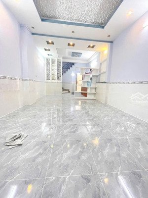 nhà dt đẹp 68 m2 ( 4.5x15m, nở hậu), gần mặt tiền âu dương lân p3 q8