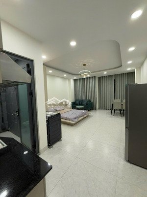 giá : 3.3 triệu / tháng cho thuê phòng ban công full nội thất
gần cầu phú long q12 địa c