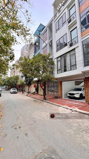 đối diện vincom. nhà 4 tầng (4,5x16m). xe hơi ngủ nhà. giá chỉ 14,5 tỷ còn thương lượng