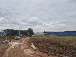 bán gấp hơn 4 sào xuyên tâm 640đ