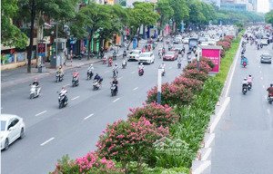 nhà thiết kế hiện đại - 6 tầng thang máy - ngõ thông kinh doanh tặng full nội thất gần phố gần hồ