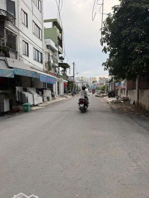 đất góc 2 mt đường 2d, nam hùng vương (5x16m) giá 8.3 tỷ