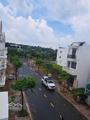 chính chủ gởi bán nhà khu ( vietsing phú chánh ) tân uyên- bình dương. tp. hcm diện tích: 68m2, (