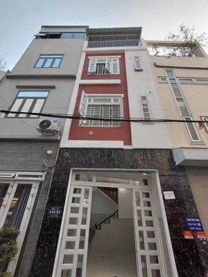 chính chủ cho thuê nhà 1 trệt 3 lầu, 150m2 phạm văn bạch, phường 15, tân bình