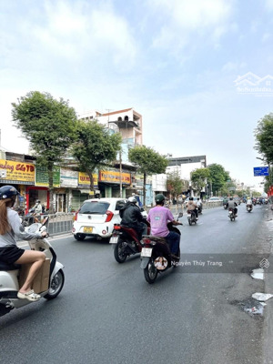 bán nhà nát tiện xây mới đường trường chinh đi bộ ra tuyến metro, hẻm xe hơi, giá tốt.