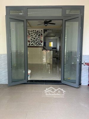 7.5 triệu/tháng - nhà sạch sẽ 1 lầu 2 phòng ngủ 2wc đường 10m thông trường lưu, q.9