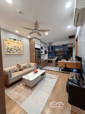 giá quá tốt. bán 2n2vs 68.6m2 cb. giá 7tỷ5. dự án central field 219 trung kính. sđt em 