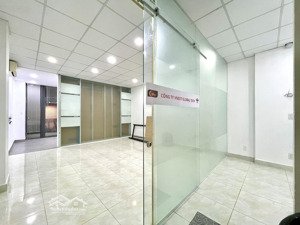 cho thuê văn phòng 5x12m sàn, có ban công, view trường học. giá chỉ 8 triệu/tháng