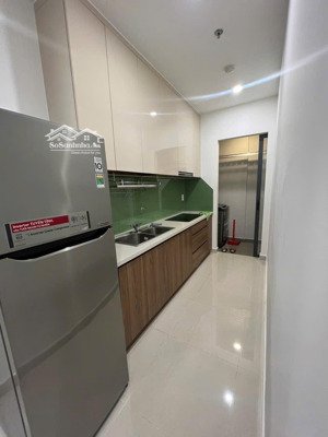 chính chủ kẹt tiền bán gấp 2pn, view sông, full nội thất, sẵn hđt. cam kết giá thật. 