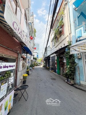 nhà đẹp 3 tầng hẻm xe hơi ngay âu cơ - giáp tân bình - quận 11 - chỉ 2.x tỷ