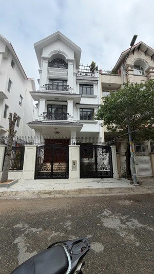 bán biệt thự hàng hiếm tại khu đô thị him lam kênh tẻ, 61,5 tỷ, 200m2