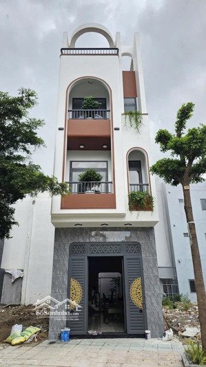 cần cho thuê gấp căn nhà gần visip 1 kế bên siêu thị eaon bình dương