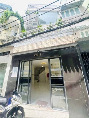 (7,8 tỷ tl) nhà 3 tầng, 1 sẹc, gần sát mặt tiền bùi thị xuân..!