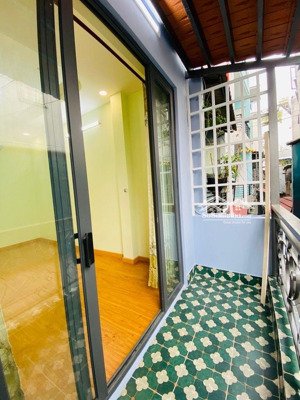 bán nhà siêu phẩm mới đẹp.
sát mặt tiền đường. phan đăng lưu. hẻm thông tứ tung.
2 mặt tiền hẻm, s