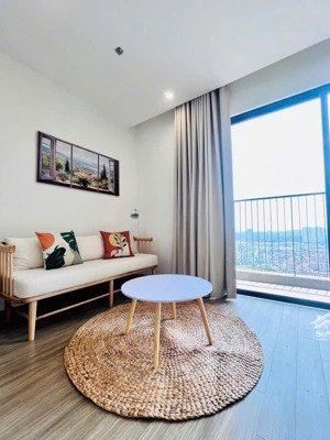 cho thuê studio tầng trung, full nội thất, view thoáng, vào ở ngay hỗ trợ tạm trú miễn phí