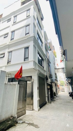 tôi bán nhà phố cổ linh giá đầu tư 6,5tỷ nhà 36m2, tiền = hậu 4,2m, 3tầng, ô tô đỗ cổng