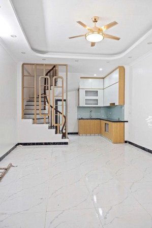 bán nhà bạch đằng 37 m2. 5 tầng. sổ đỏ. giá 6.5 tỷ