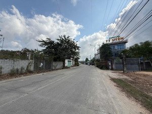 bán lô đất gần 1200m2 mặt tiền đường bến tràm. view hồ nước dương đông 2 90ha. kinh doanh tốt