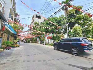 nhà đẹp - hxh - sát mt - hẻm 496 dương quảng hàm - nhà 5 tầng - thang máy - 68m2 - chỉ 12.5t tl