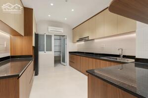 Cho thuê CHCC Riverside Residence, DT 140m2, 3PN, nhà mới decor, giá thuê 66 triệu/tháng