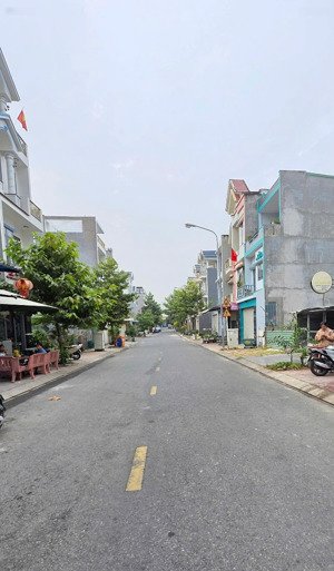 bán đất kdc phú hồng thịnh 6- 4,3 tỉ tiện xây nhà khu vip gần làng đại học- lh 