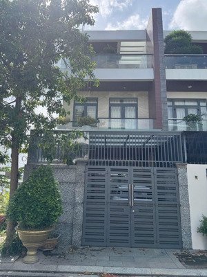 nhà nội thất gỗ sang trọng ấm áp 100m2 hướng đb khu đô thị mỹ gia giá 8ty5