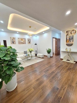 tôi chính chủ căn hộ :1x04 ct3 dream tow,dt 86m2 tk 2n2vs giá :5tỷ lh tôi : xem nhà 24/24