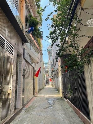 trung tâm ngọc thuỵ - nhà dân xây, ngõ ô tô tránh. 35m2 - 5 tầng. 50m ra chợ ngọc thuỵ