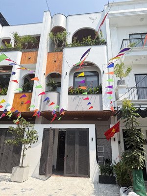 cc bán nhà hoà minh 15, mới 100%, gần biển