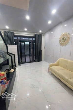sát mặt tiền gò xoài nhỉnh 4 tỷ nhà đẹp 3 tầng- hẻm xe hơi 6m thông lê văn quới