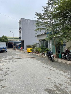 cần bán 45m2 đất dịch vụ phú vinh - sát lô góc - hướng nam - đường 10m - sổ đỏ cất két - 191 tr/m2