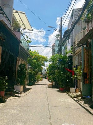 gấp bán nhỉnh 4 tỷ tl- 42m2-3 tâng -hl2-ngay 4 xã -vị trí kinh doanh- shr