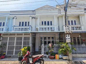 nhà cho thuê 2pn 2wc có 1 máy lạnh_ điện nuớc có sẳn _ kdc hiện hữu_ dọn vào ở ngay!!