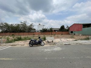 đất 5x24m shr mt nhựa 10n vị trí đẹp 1/50m đg xtt2 cách chợ xtt 800m.