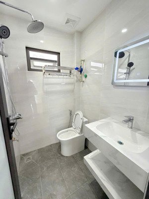 tòa building doãn kế thiện mới xây 70m2*9t, mt7m vỉa hè rộng, 1 nhà ra phố, cho thuê 100tr/th 28 tỷ