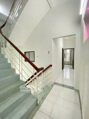 cho thuê nhà mt đường lạc long quân, p.5, q.11 giá 22tr