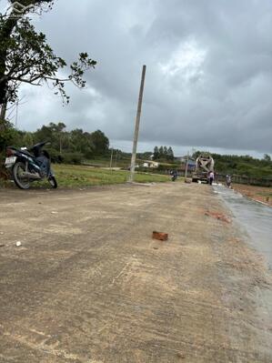 Lô đất đường Dạ lê, TP Huế _ Giá 531triệu Vị trí: Đường Dạ Lê, gần trục đường chính, chỉ 150m ra mặt tiền lớn.