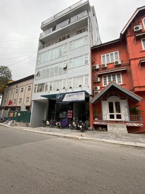 cho thuê nhà mp phạm ngọc thạch, 130m2 diện tích, 8m mặt tiền, vị trí ngã tư, thông sàn, giá đẹp