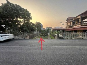 quỹ đất 174m - mặt tiền 8m - đan nhiễm văn giang