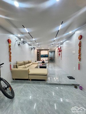 bán nhà 50m xây 3 tầng độc lập trung tâm lạch tray ngõ nông giá 3,1 tỉ có thoả thuận