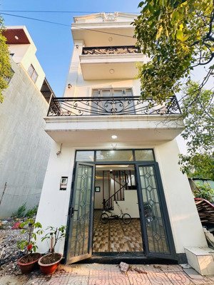 nhà 3 tầng shr 4pn (s thượng mini) đồng bộ xanh mát, đường 12m oto ngủ trước nhà, gần trường chợ