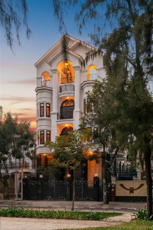 biệt thự có hồ bơi cho thuê tại khu dân cư trung sơn. rita